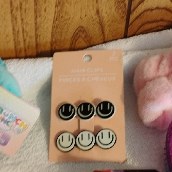 Pink and Green Kids Hair Accessories Set - Picture 3 of 11